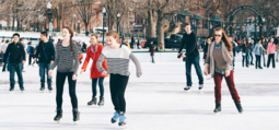 ボストンの街にスケートリンクが登場