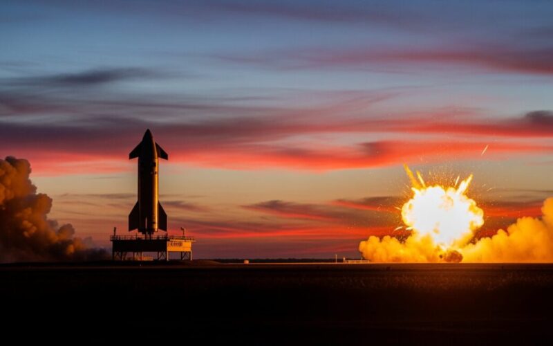 スペースXのStarship V3が着水後に爆発するシーン。テキサス州のLaunch Padでの試験飛行を背景に、煙と炎の抽象表現が緊迫感を演出。